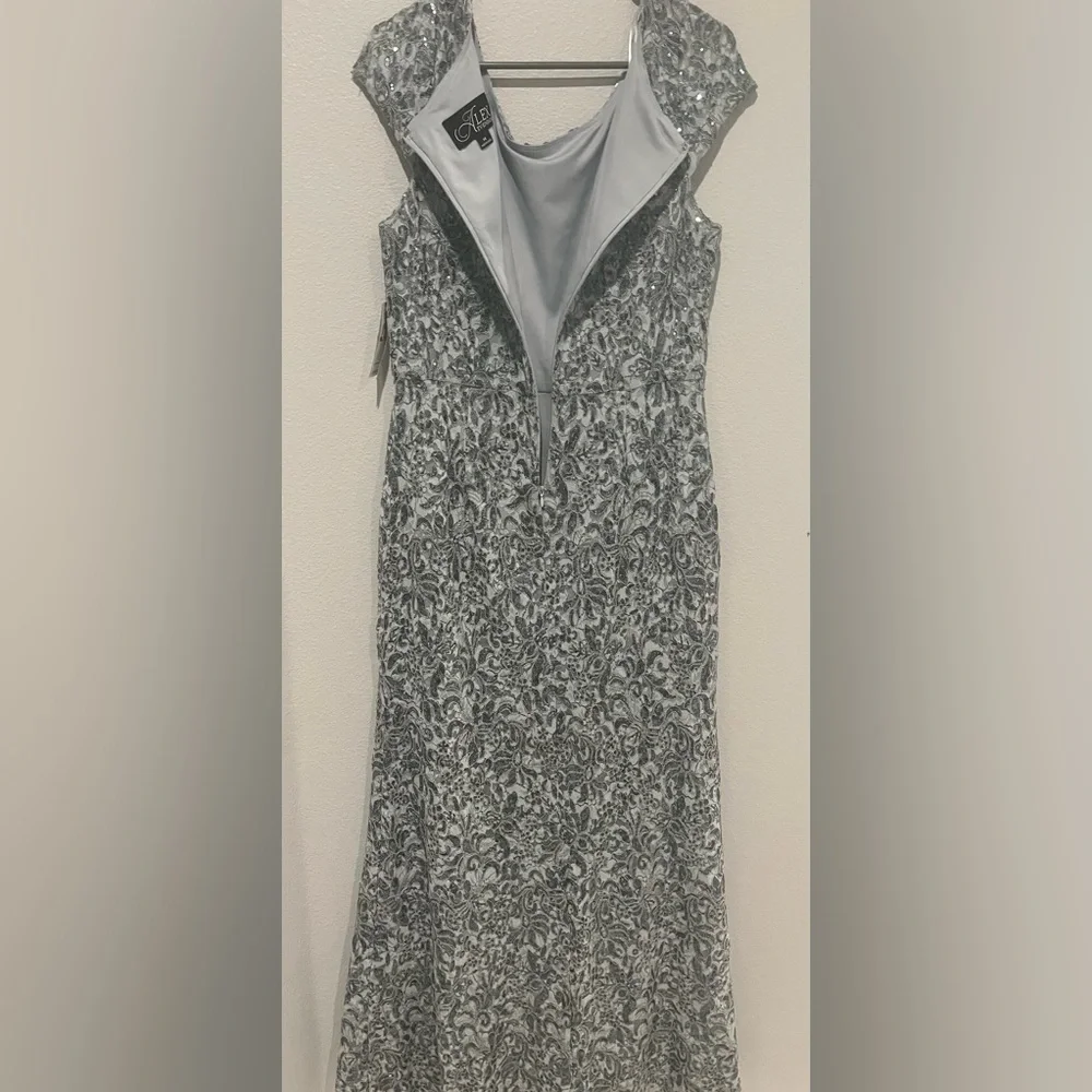 Alex Evenings Sequin Cap Sleeve Column Gown Sz 14 in light mint color - Picture 11 of 12